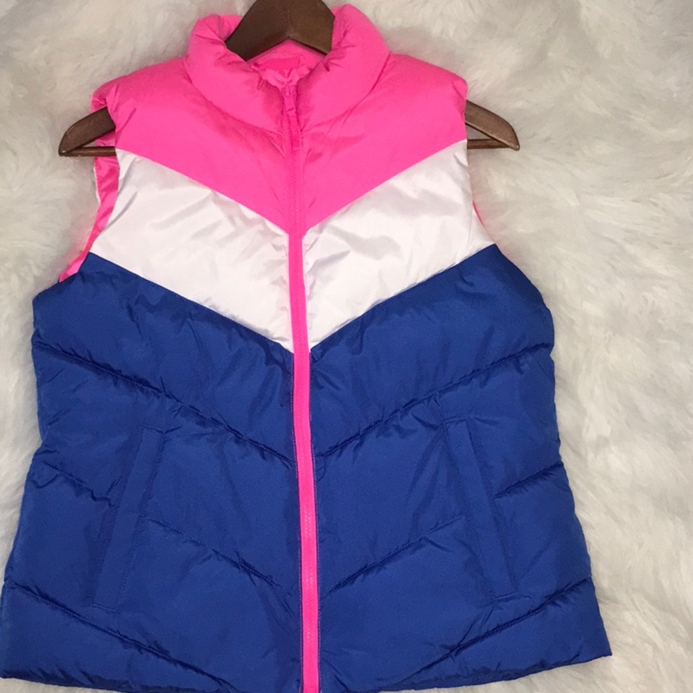 BNWT GAP CHEVRON PUFFY VEST. PINK BLUE AND WHITE